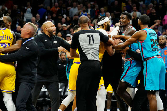 Suns Center Deandre Ayton remaining focused the rest of the season, looking at the "bigger picture."